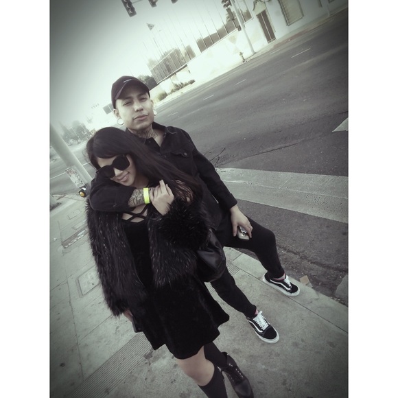 Meet your Posher, Stephanie🖤 - Picture 6 of 8